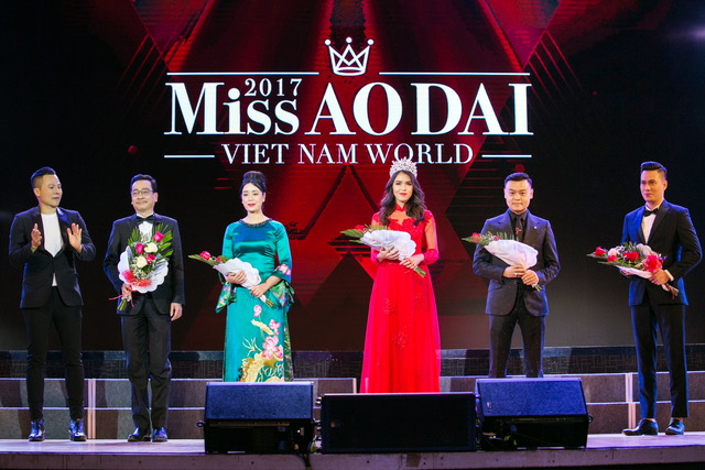 Đang thi Hoa hậu Ho&agrave;n vũ VN, B&ugrave;i Quỳnh Hoa bất ngờ đăng quang &ldquo;Miss &Aacute;o D&agrave;i Việt Nam World&rdquo; - Ảnh 12.