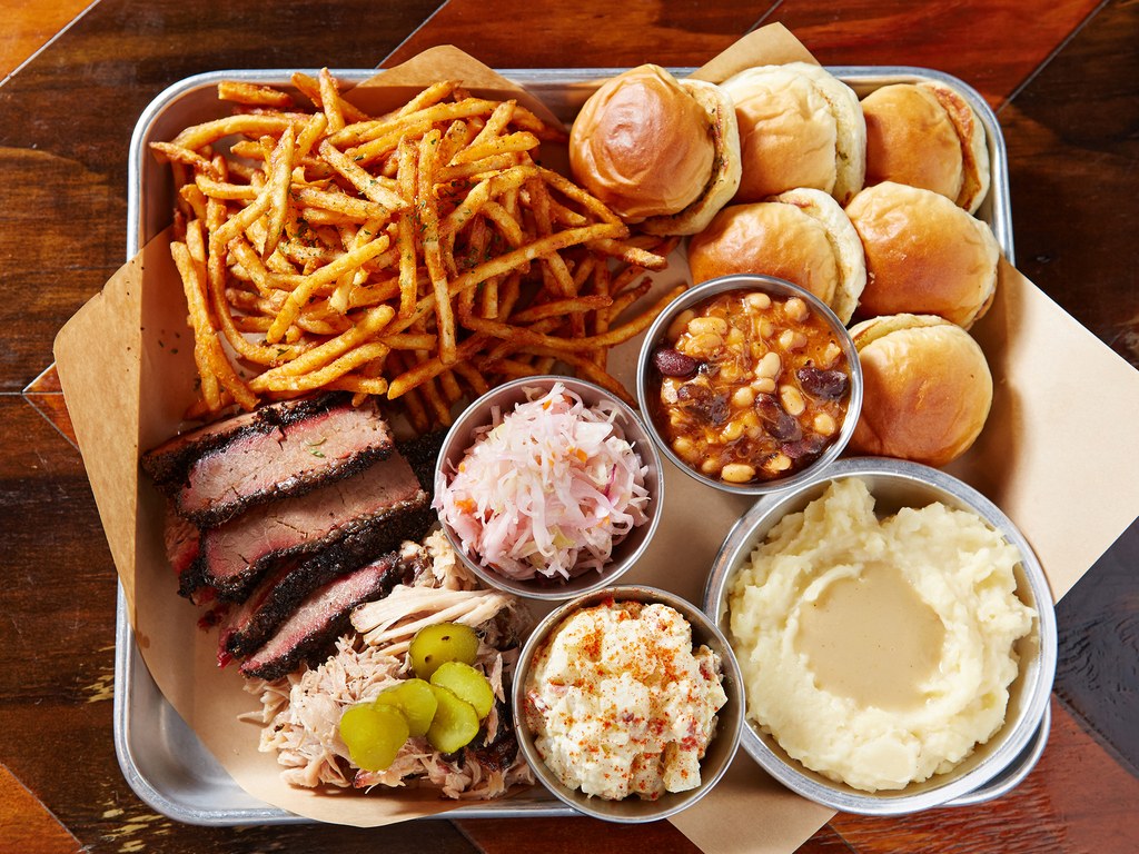 Thưởng thức sườn nướng kiểu Texas ngon đ&uacute;ng điệu giữa l&ograve;ng S&agrave;i G&ograve;n - Ảnh 1.