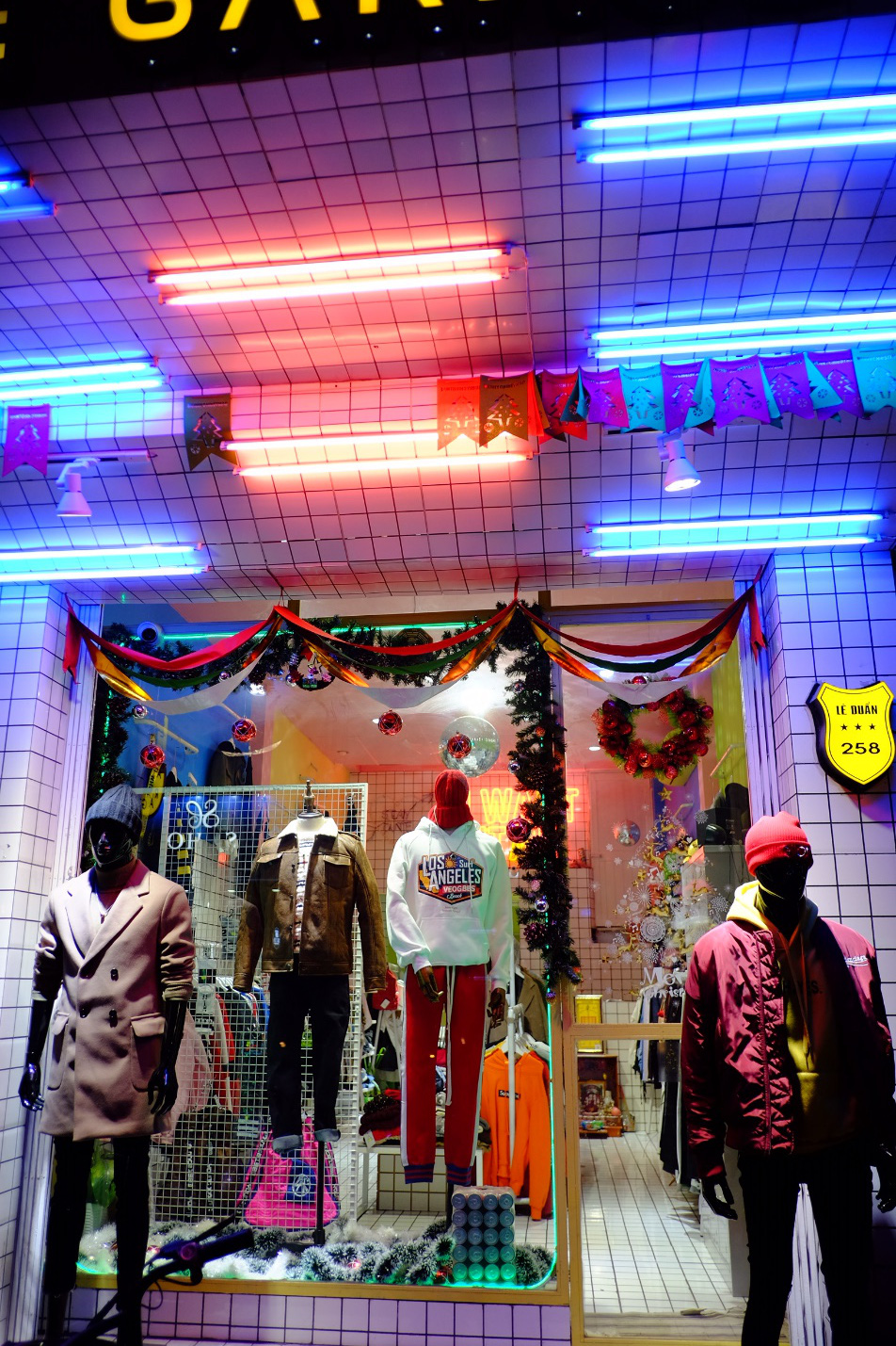 Đà Nẵng: Zoom 4 cửa hàng thời trang chất phát ngất mà bạn phải ghé mùa Giáng sinh - Ảnh 2.