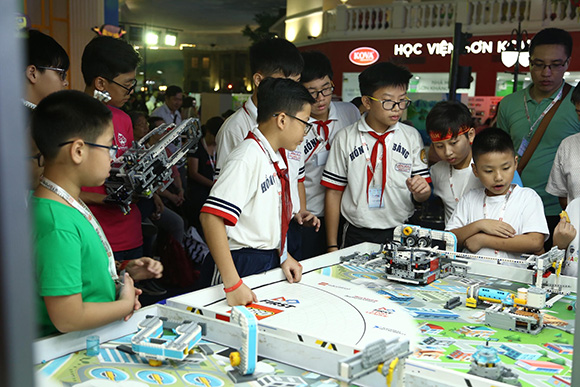Sôi động chung kết toàn quốc cuộc thi “Khoa Học Ứng Dụng First Lego League 2018” - Ảnh 2.