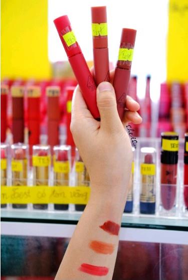 Thoải mái test đủ màu son từ các thương hiệu nổi tiếng - Ảnh 4.
