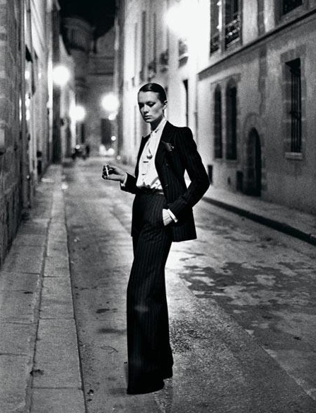 Sắc đen quyền lực của Saint Laurent trường tồn qua năm tháng - Ảnh 1.