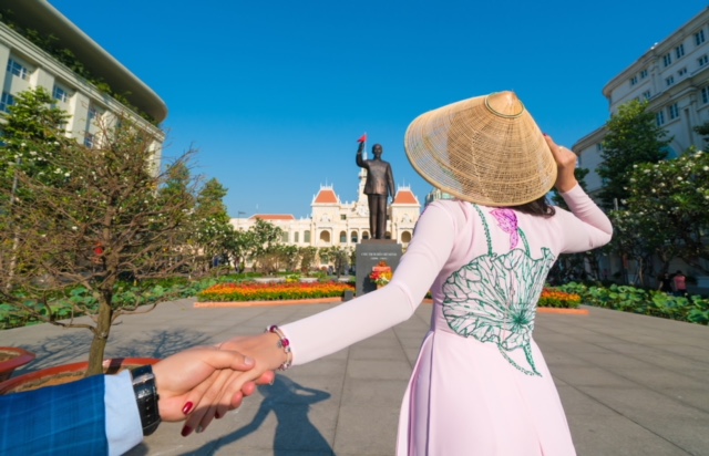 Á khôi Duyên dáng áo dài Giao Linh bất ngờ thực hiện bộ ảnh Followher với áo dài nền nã - Ảnh 4.