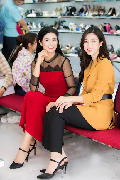 Quên đồ hiệu đi, đây là mẫu giày Việt được dàn hoa hậu lựa chọn - Ảnh 4.