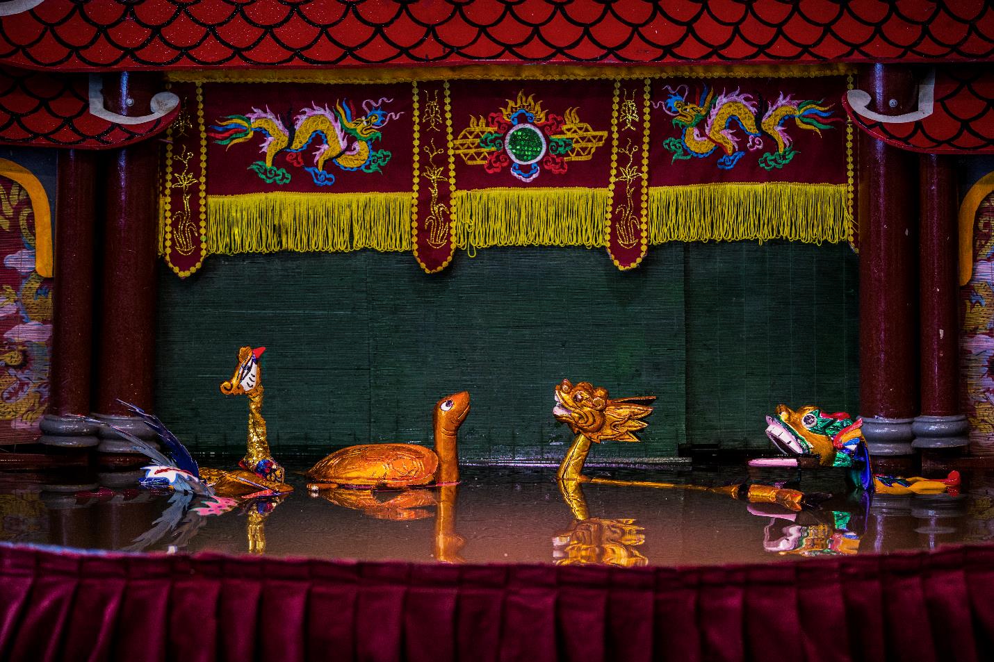 Múa rối nước được dàn dựng và trình diễn công phu tại trung tâm vui ...