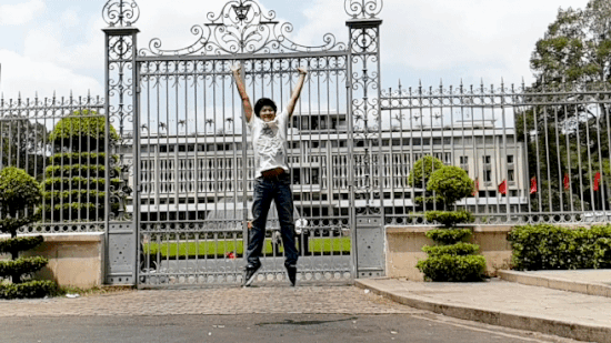 Chụp ảnh check-in xưa rồi, quay video “lơ lửng chậm” mới là chất - Ảnh 3.