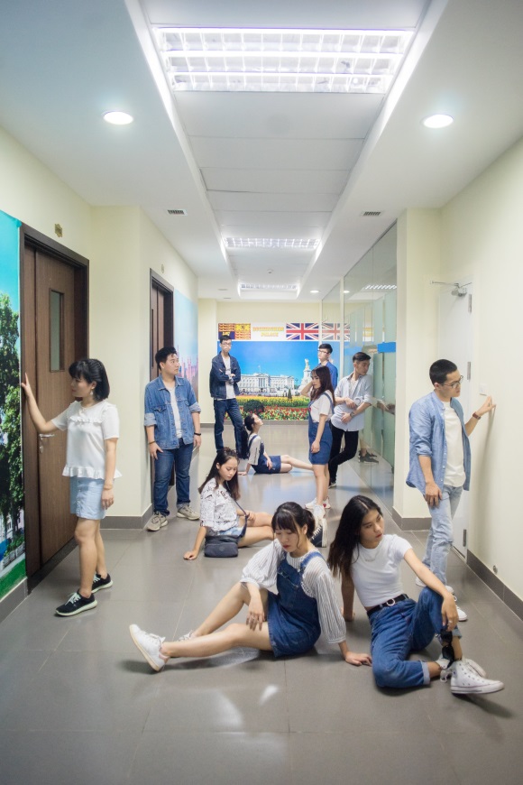 Trường nhà người ta chụp ảnh kỷ yếu vừa đẹp vừa chất thế này cơ mà - Ảnh 11.