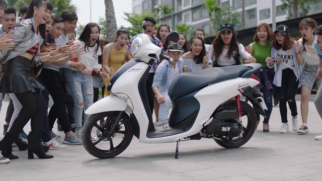 Clip &ldquo;Thần th&aacute;i Janus&rdquo; bất ngờ g&acirc;y b&atilde;o&rdquo; tr&ecirc;n cộng đồng mạng - Ảnh 1.