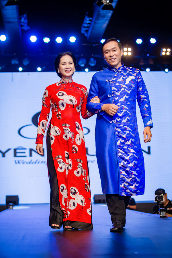 Việt Nam Wedding Fashion Show 2018 gây choáng ngợp - Đại chiến mỹ nhân tại hồ Hoàn Kiếm - Ảnh 9.