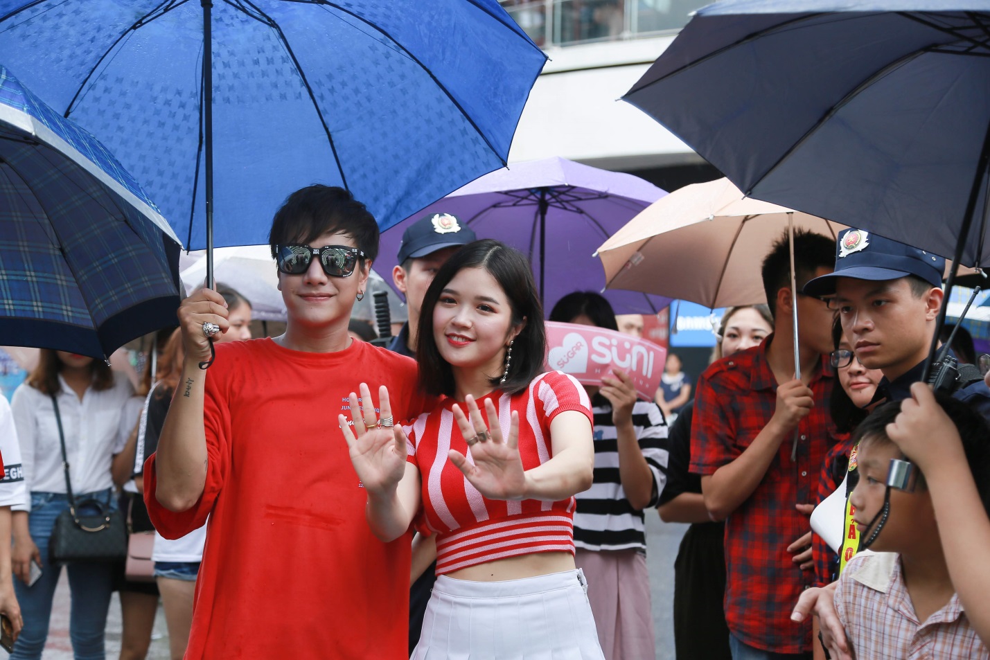 Only C, Lou Hoàng, Suni Hạ Linh cùng xuất hiện tại sự kiện thu hút hàng trăm bạn trẻ Hà thành - Ảnh 3.