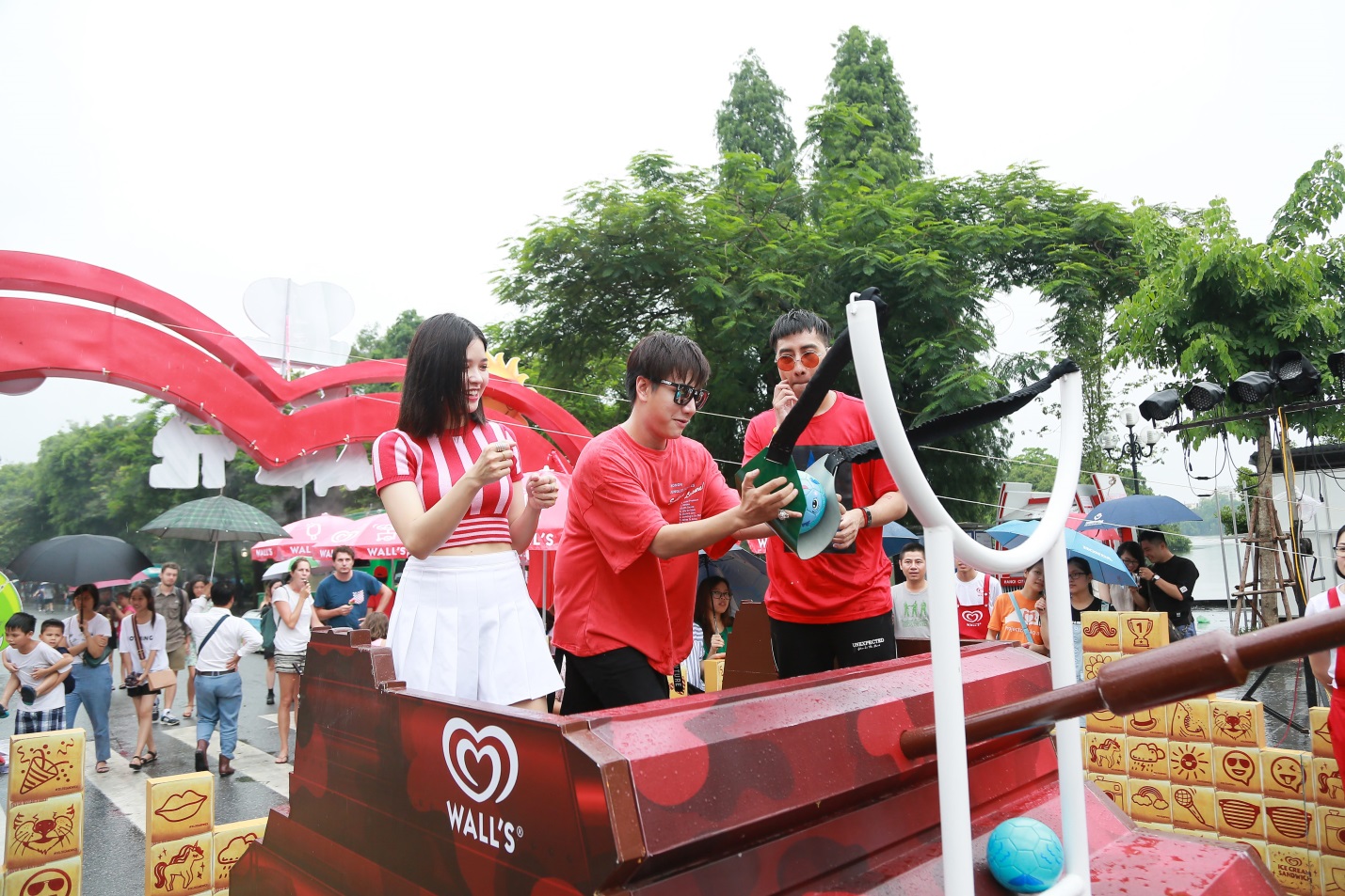 Only C, Lou Hoàng, Suni Hạ Linh cùng xuất hiện tại sự kiện thu hút hàng trăm bạn trẻ Hà thành - Ảnh 6.