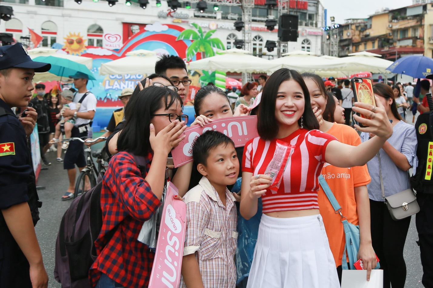 Only C, Lou Hoàng, Suni Hạ Linh cùng xuất hiện tại sự kiện thu hút hàng trăm bạn trẻ Hà thành - Ảnh 16.
