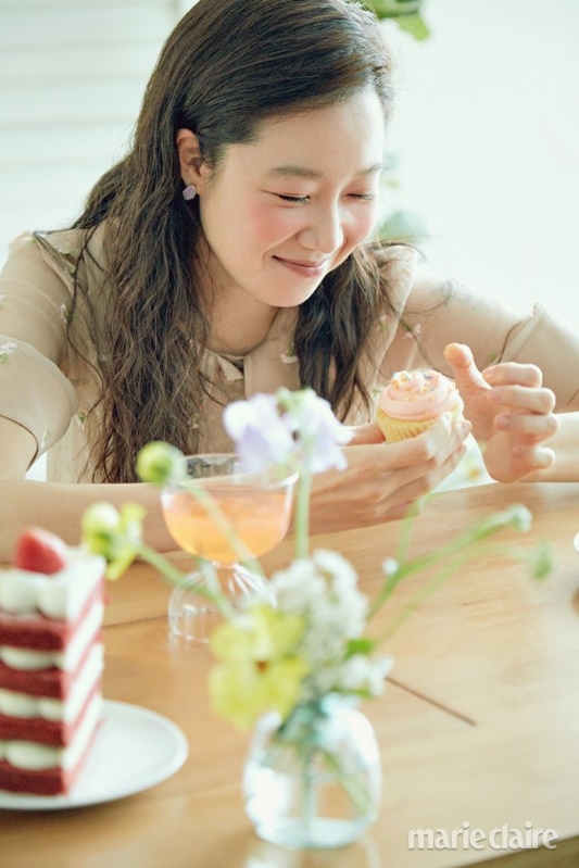 Gong Hyo Jin hóa nàng thơ mùa hè với má hồng đào hạnh phúc trong loạt ảnh mới - Ảnh 7.