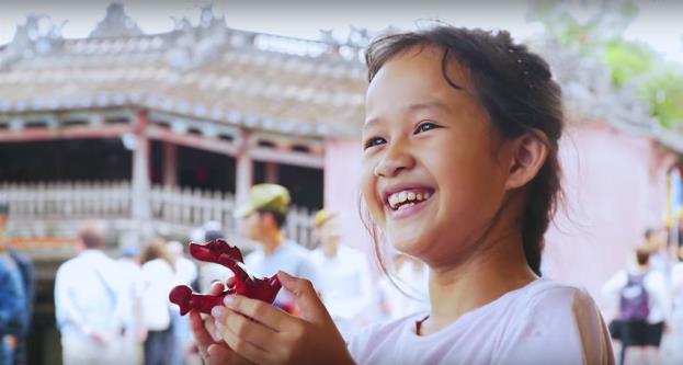 Có một Việt Nam tuyệt đẹp trong clip Cảm ơn vì sự kết nối - Ảnh 10.