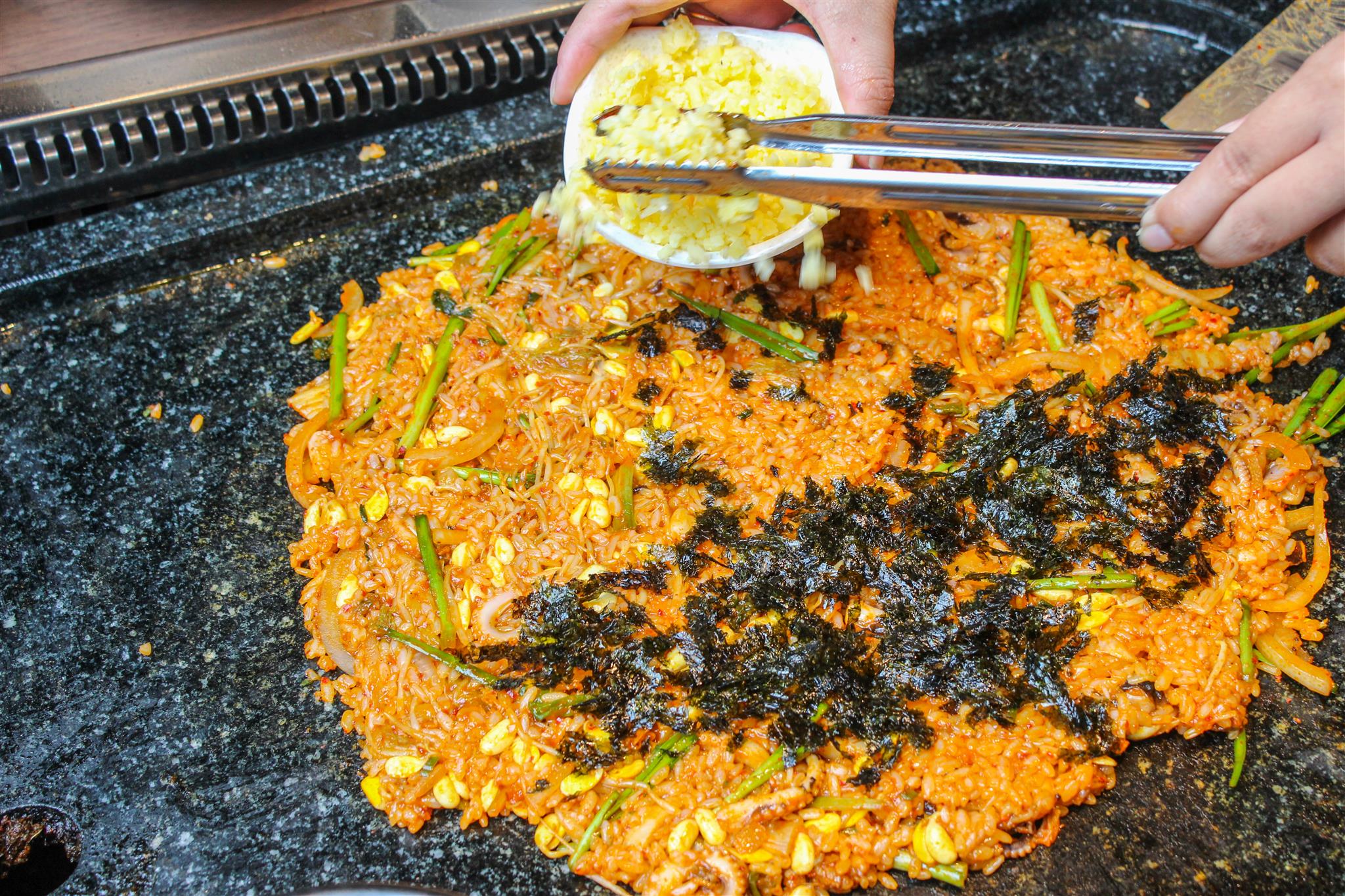 Thưởng thức buffet thịt nướng b&agrave;n đ&aacute; độc đ&aacute;o từ H&agrave;n Quốc - Ảnh 7.