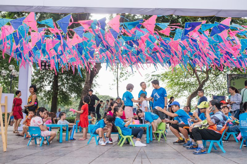 Hà Nội: MC Minh Trang cùng nhiều gia đình trẻ hào hứng tham gia giải chạy bộ bán chuyên - Ảnh 11.