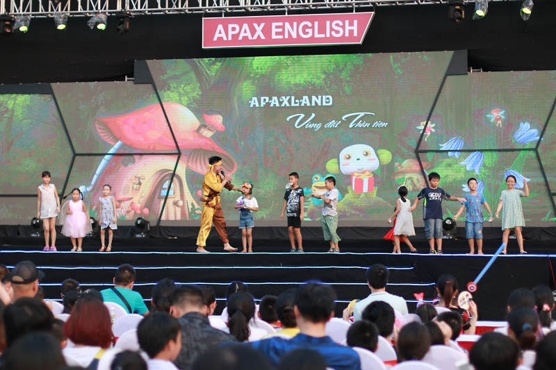 Quán quân The Voice Kids Dương Ngọc Ánh tỏa sáng trong đêm hội trăng rằm Apax English - Ảnh 5.