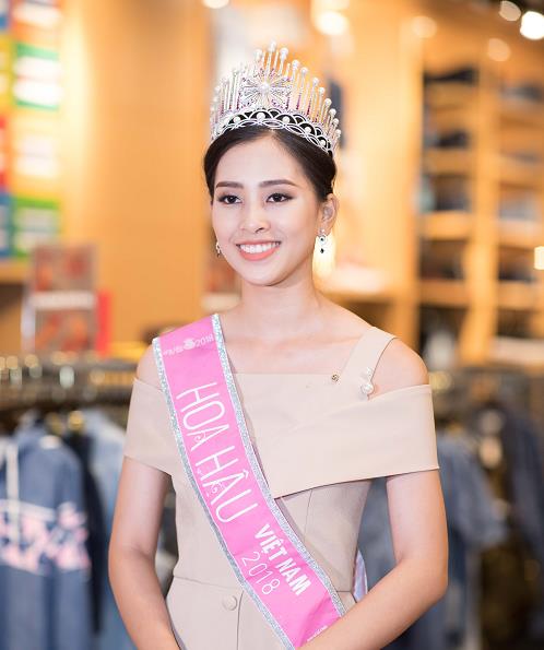 Diện trang phục giản dị, Top 3 Hoa hậu Việt Nam 2018 vẫn cuốn hút mọi ánh nhìn - Ảnh 5.