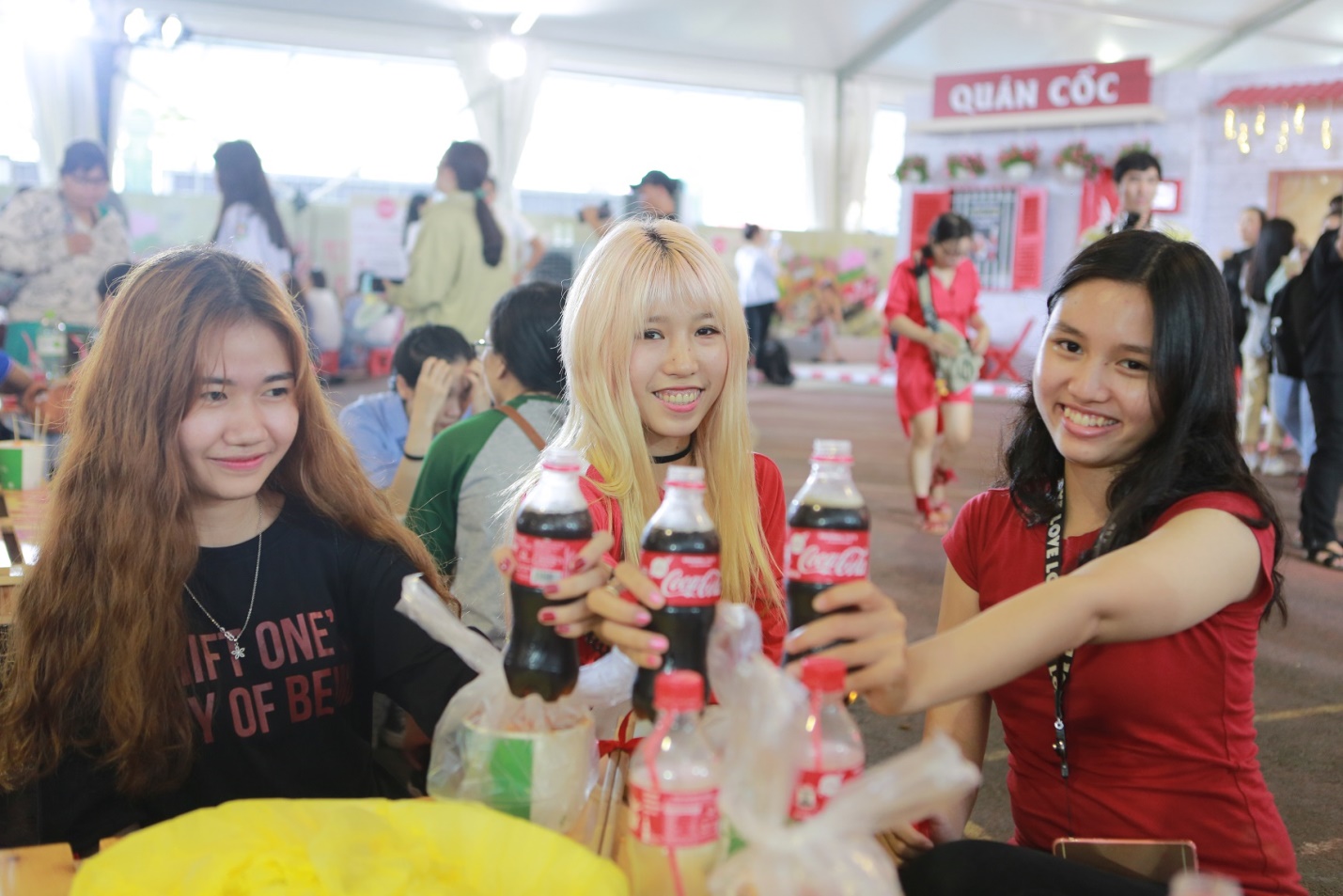 Hình như cả Sài thành đang đổ về đây “ăn trọn Thái, Hàn, Việt, Nhật - Ảnh 9.
