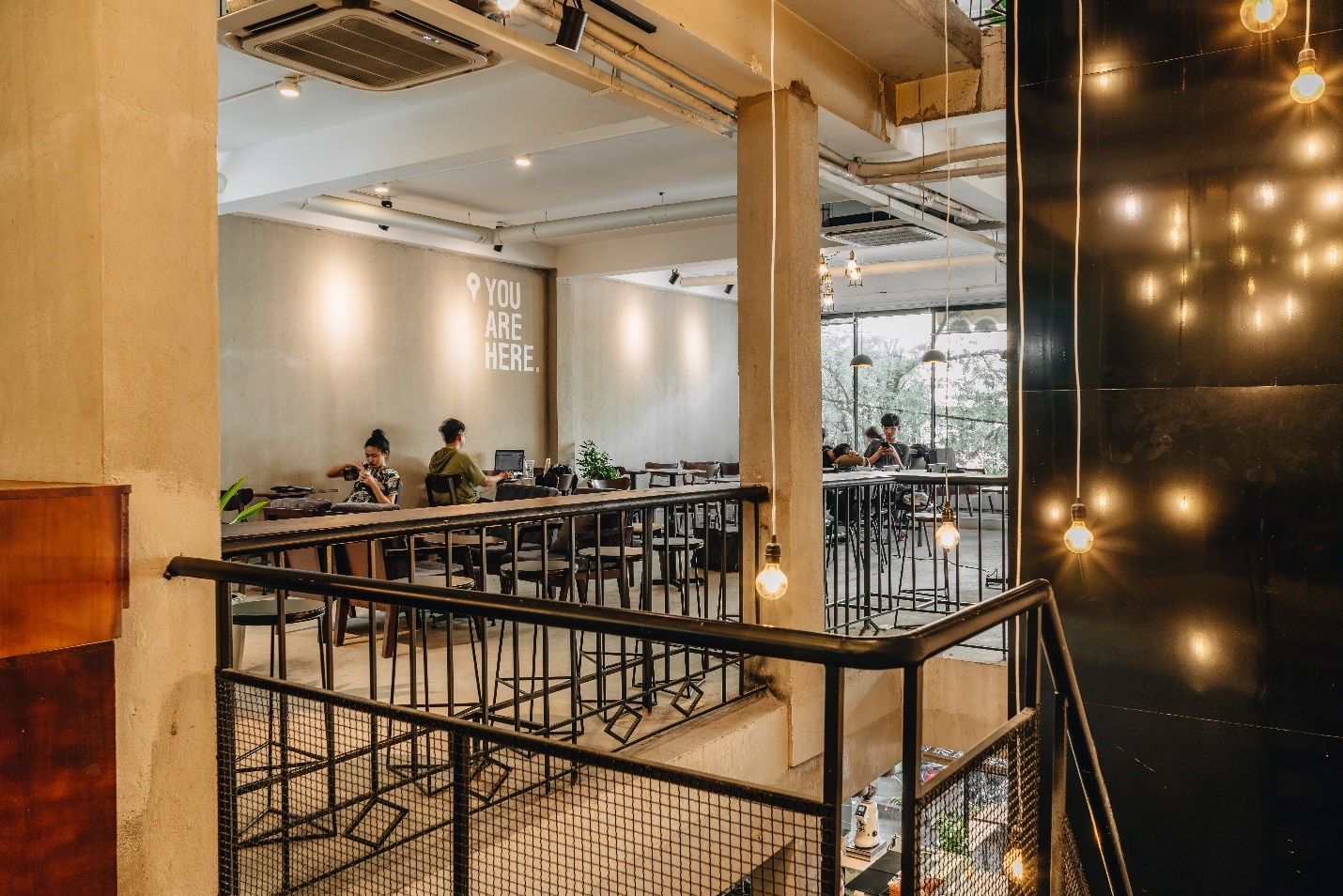 THREE O&rsquo;CLOCK - Kh&ocirc;ng gian qu&aacute;n c&agrave; ph&ecirc; 24/7 mới lạ ở S&agrave;i G&ograve;n - Ảnh 1.