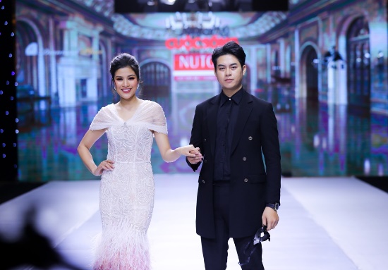 HLV The Face 2018 Võ Hoàng Yến sải bước trên sàn catwalk trong thiết kế đặc sắc của Mai Phương Trang - Ảnh 5.