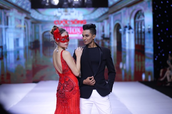 HLV The Face 2018 Võ Hoàng Yến sải bước trên sàn catwalk trong thiết kế đặc sắc của Mai Phương Trang - Ảnh 6.