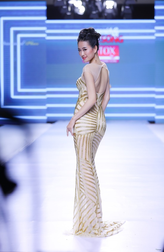 HLV The Face 2018 Võ Hoàng Yến sải bước trên sàn catwalk trong thiết kế đặc sắc của Mai Phương Trang - Ảnh 7.