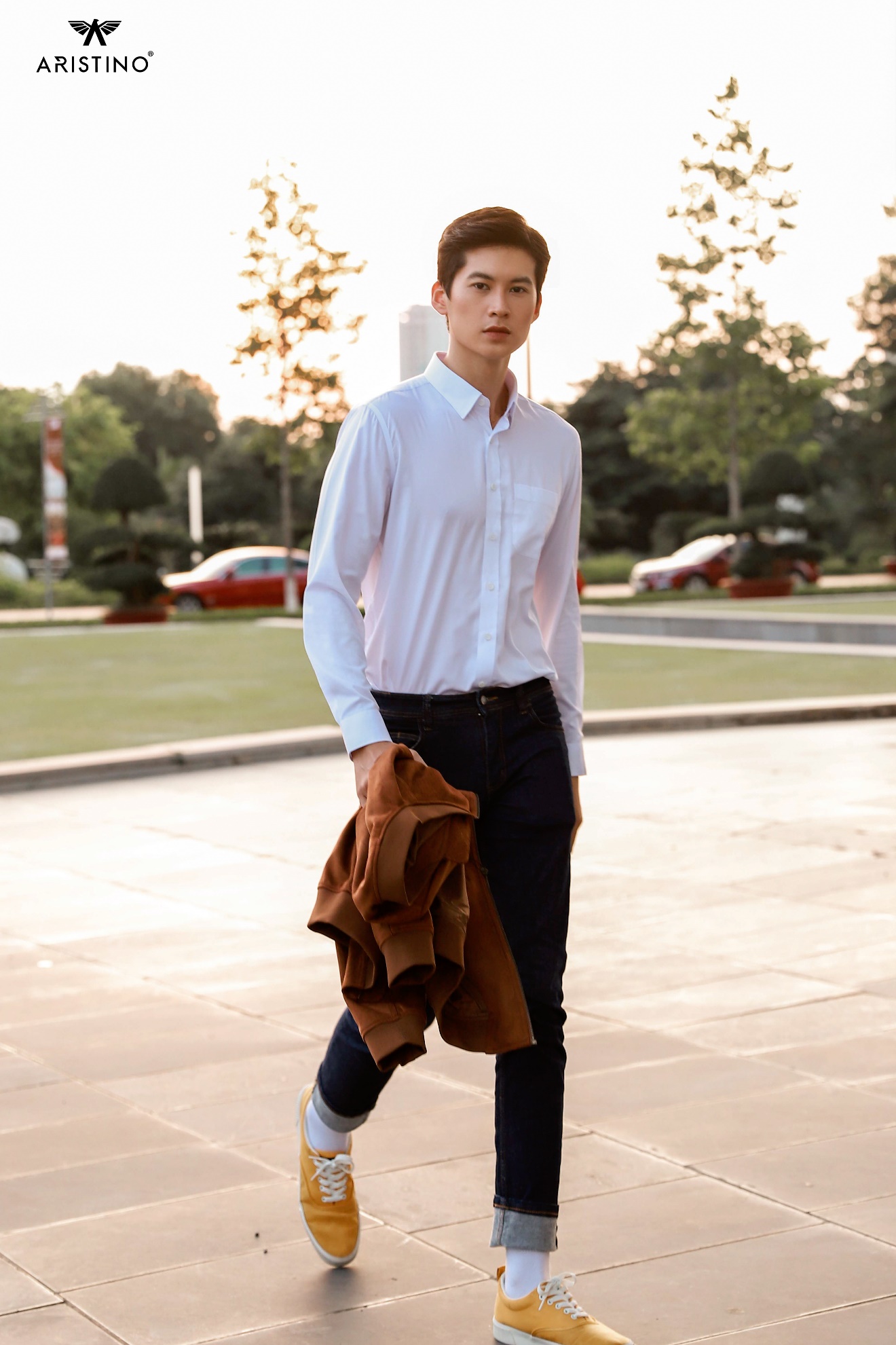 Loạt ảnh chứng minh đ&agrave;n &ocirc;ng cứ mặc sơ mi trắng sẽ auto h&oacute;a &ldquo;nam thần&rdquo; - Ảnh 13.