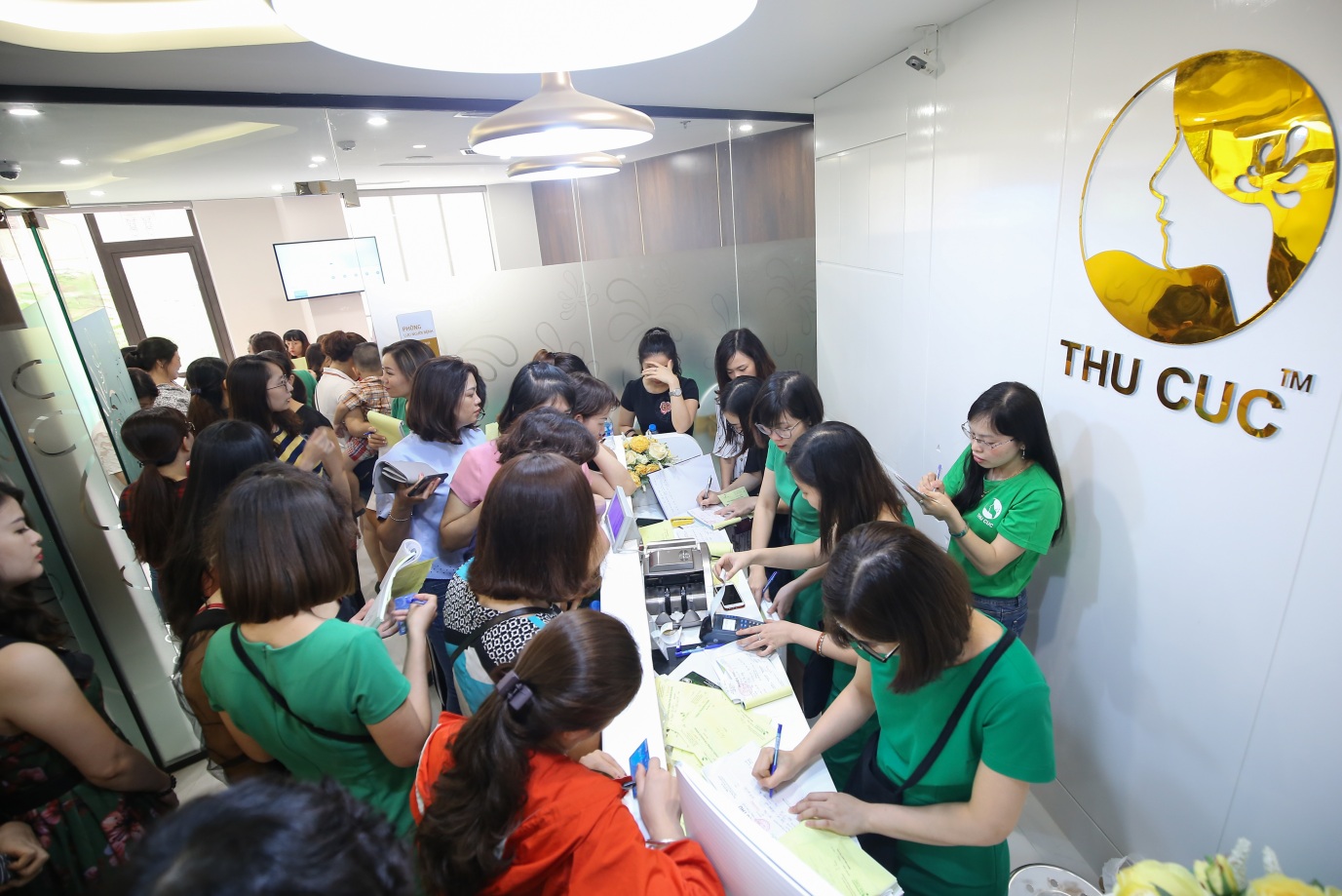 Hơn 1.500 kh&aacute;ch h&agrave;ng tham dự khai trương Thu Cuc Mega Beauty Center &ndash; 52 L&yacute; Thường Kiệt - Ảnh 9.