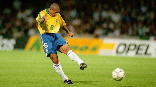 Huyền thoại bóng đá Roberto Carlos đến Việt Nam truyền cảm hứng về tinh thần dám ước mơ - Ảnh 1.