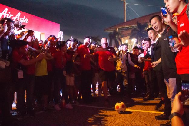 Huyền thoại bóng đá Roberto Carlos đến Việt Nam truyền cảm hứng về tinh thần dám ước mơ - Ảnh 4.