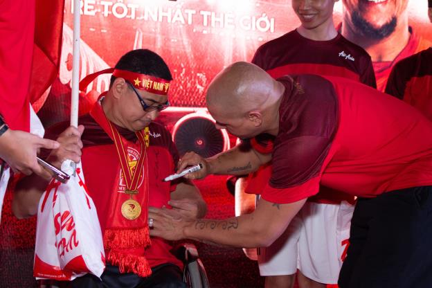 Huyền thoại bóng đá Roberto Carlos đến Việt Nam truyền cảm hứng về tinh thần dám ước mơ - Ảnh 6.