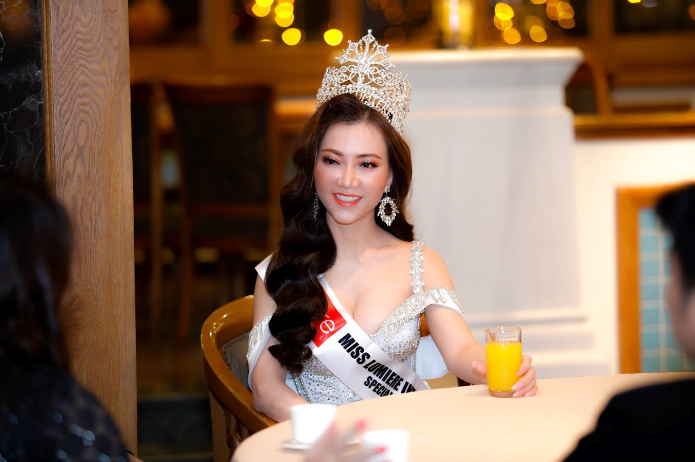 Miss Lumiere International World 2018 Việt Nam Đỗ Thị Thảo tổ chức tiệc về nước - Ảnh 1.