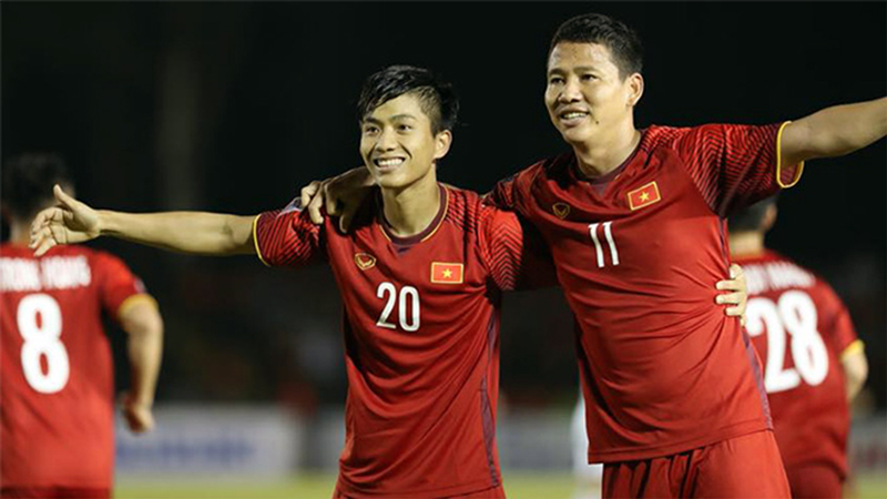 Ghi tới hai bàn trên sân khách, tuyển Việt Nam rộng cửa vào chung kết - Ảnh 1.