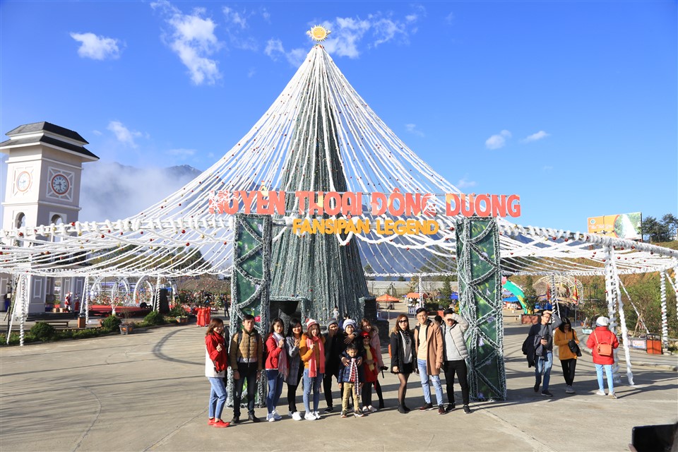 Giá vé cáp treo Fansipan giảm tới 50% vào lễ hội mùa đông - Ảnh 3. Giá vé cáp treo Fansipan giảm tới 50% vào lễ hội mùa đông - Ảnh 3.