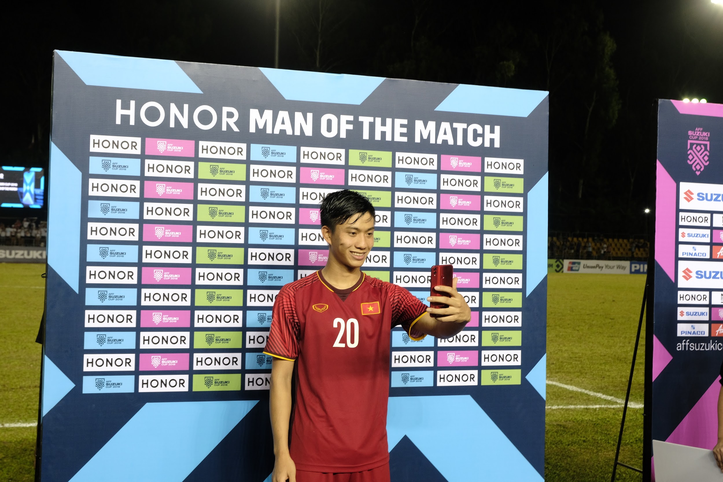 Hé lộ món quà công nghệ được tặng cho “Người hùng của trận đấu” tại AFF Cup 2018 - Ảnh 6.