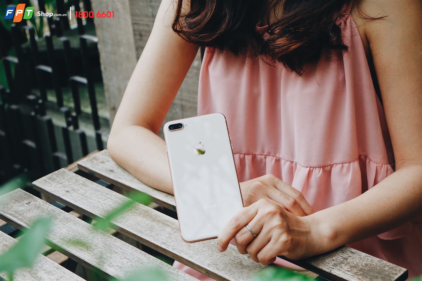 iPhone 8 Plus và 6s Plus giảm giá “sập sàn” tại FPT Shop - Ảnh 1.