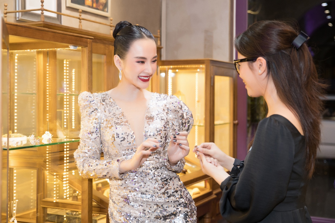 B&iacute; k&iacute;p s&agrave;nh điệu của sao Việt: Sở hữu 1 vi&ecirc;n đ&aacute; phong thủy mang may mắn cho cuộc sống - Ảnh 4.