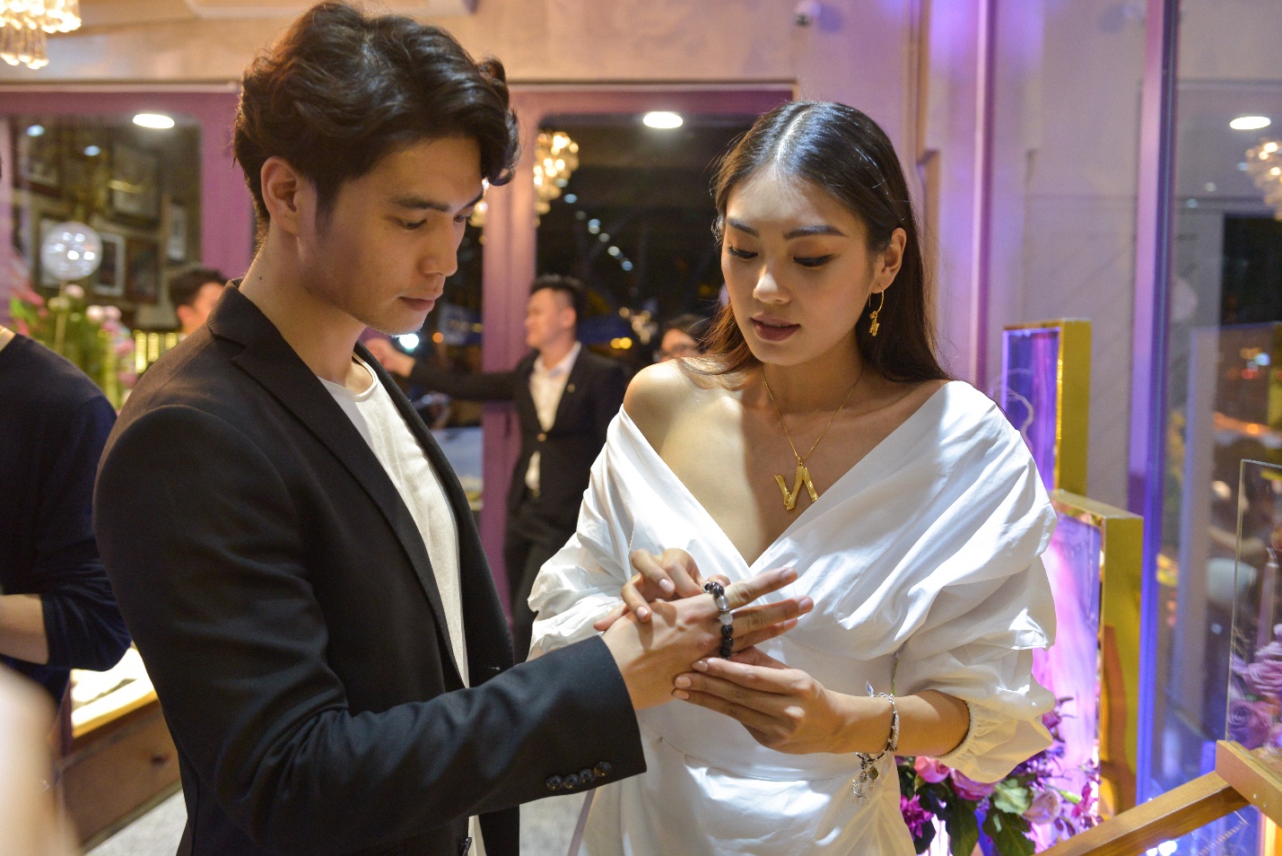 B&iacute; k&iacute;p s&agrave;nh điệu của sao Việt: Sở hữu 1 vi&ecirc;n đ&aacute; phong thủy mang may mắn cho cuộc sống - Ảnh 8.