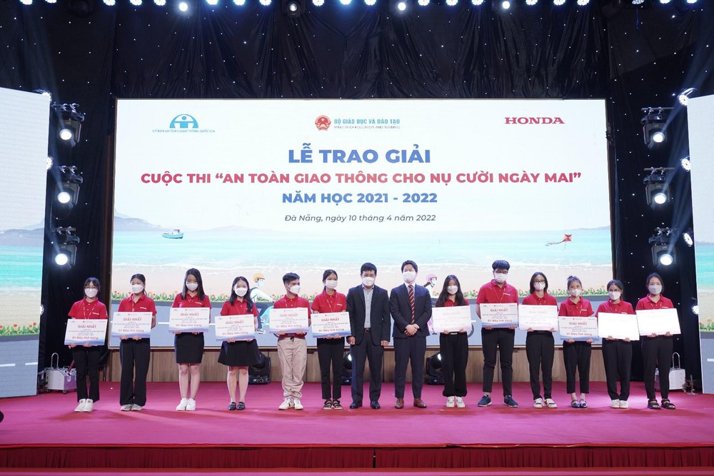 Lễ trao giải cuộc thi “ATGT cho nụ cười ngày mai” năm học 2021-2022 - Ảnh 1.