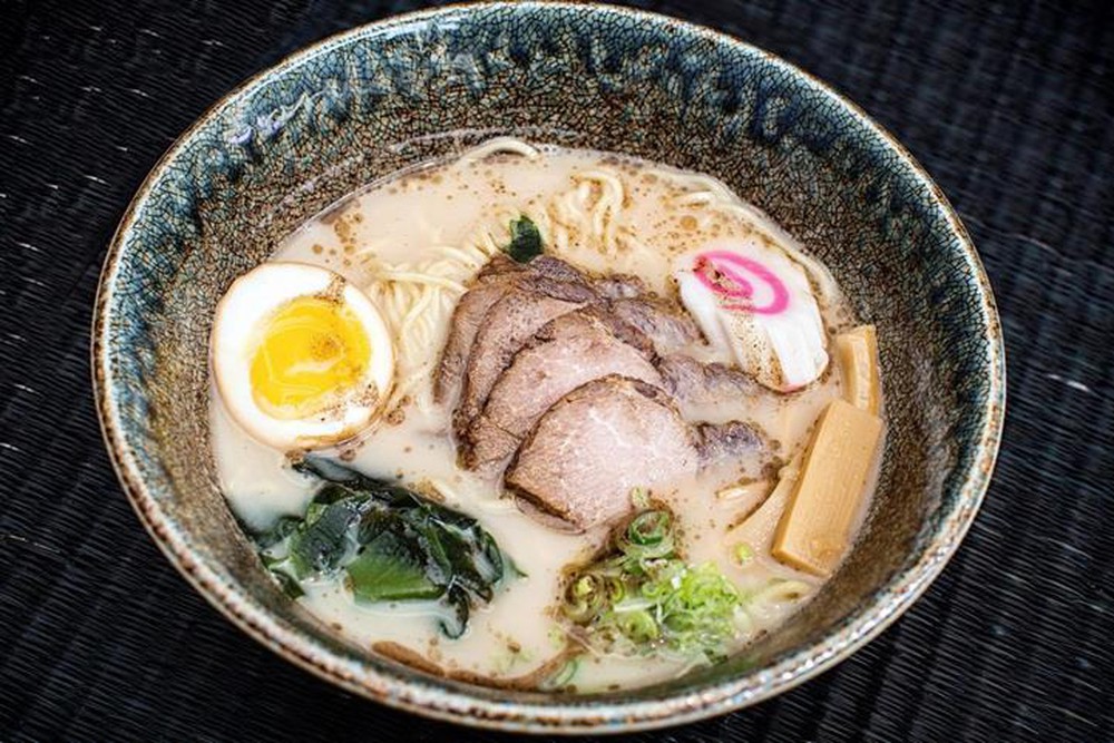 Cùng hướng về Fukuoka - quê hương món Tonkotsu ramen nức tiếng vào mùa anh đào nở rộ - Ảnh 2.