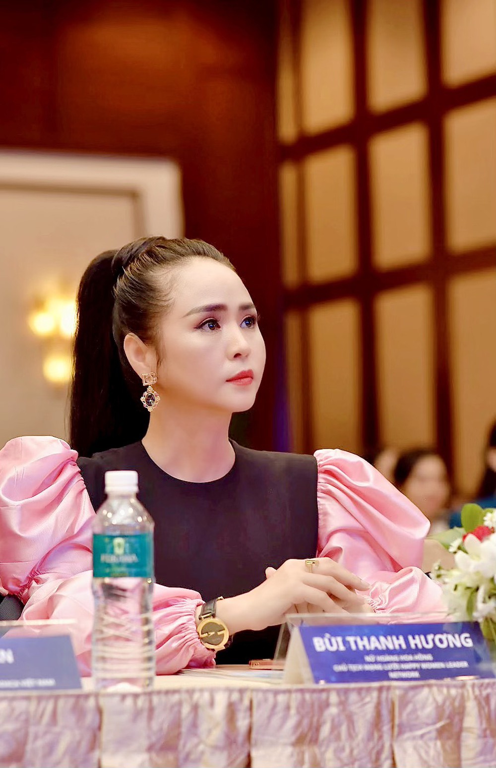 Nữ hoàng Hoa hồng Bùi Thanh Hương quảng bá nét đẹp áo dài và di sản Việt - Ảnh 2.