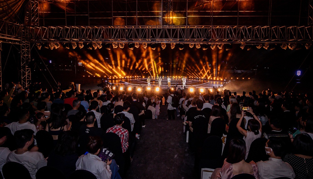 Dàn sao Việt đình đám hội tụ tại sự kiện khai trương Lễ hội nhạc nước lớn nhất Đông Nam Á - Ảnh 1.