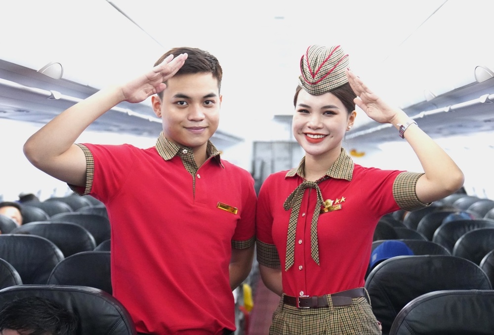 Mừng ngày phụ nữ Việt Nam 2010, nhận ngàn ưu đãi bất ngờ từ Vietjet - Ảnh 2.