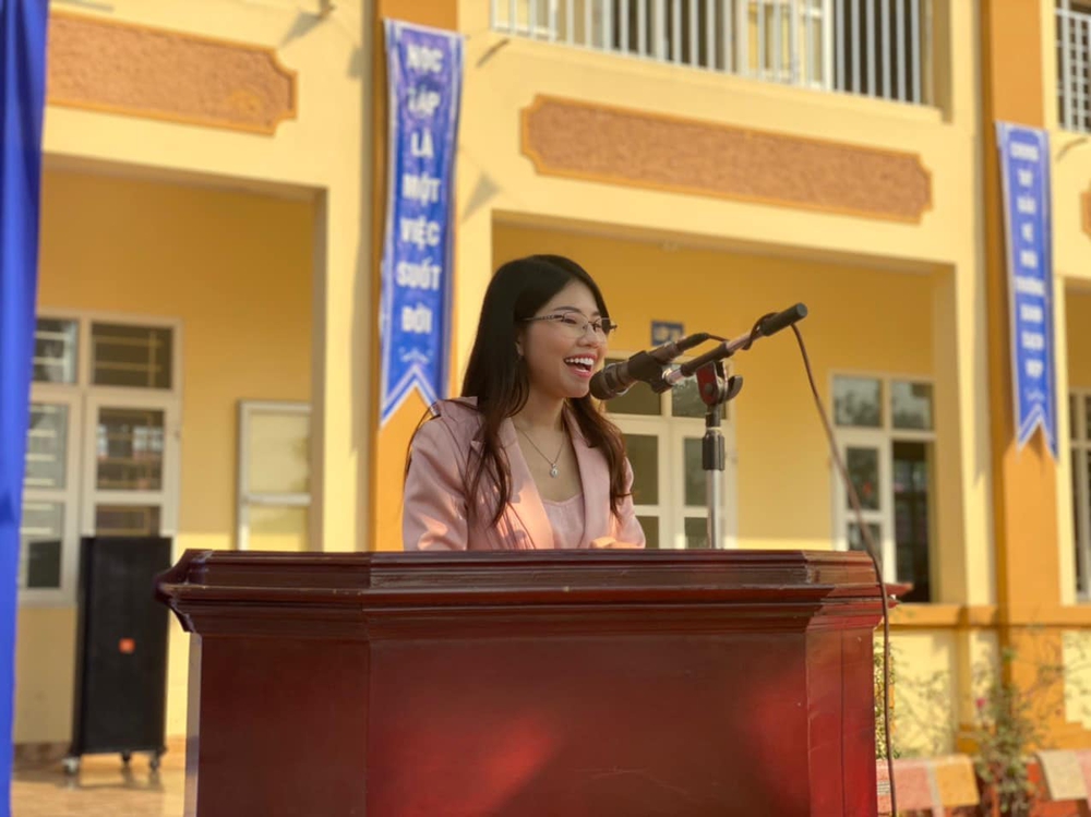 CEO Nguyễn Thu - Cô học trò nhỏ trở về tri ân mái trường xưa - Ảnh 2.