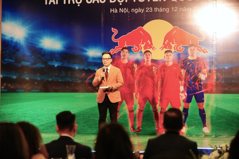 Những gương mặt vàng của bóng đá Việt hội ngộ tại họp báo của TCP Việt Nam - Red Bull - Ảnh 5.