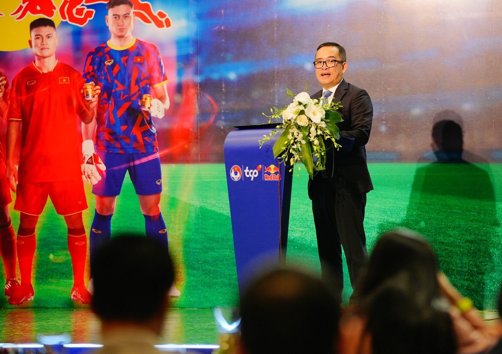 Những gương mặt vàng của bóng đá Việt hội ngộ tại họp báo của TCP Việt Nam - Red Bull - Ảnh 7.