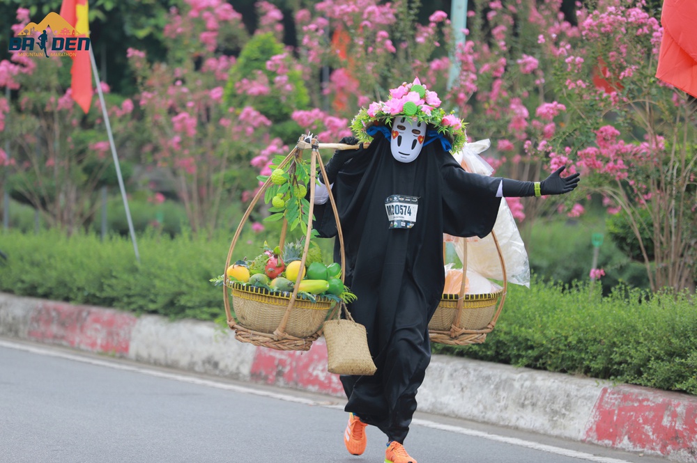 Ngắm các runner nhí đáng yêu trên đường chạy Baden Mountain Marathon 2023 - Ảnh 4.