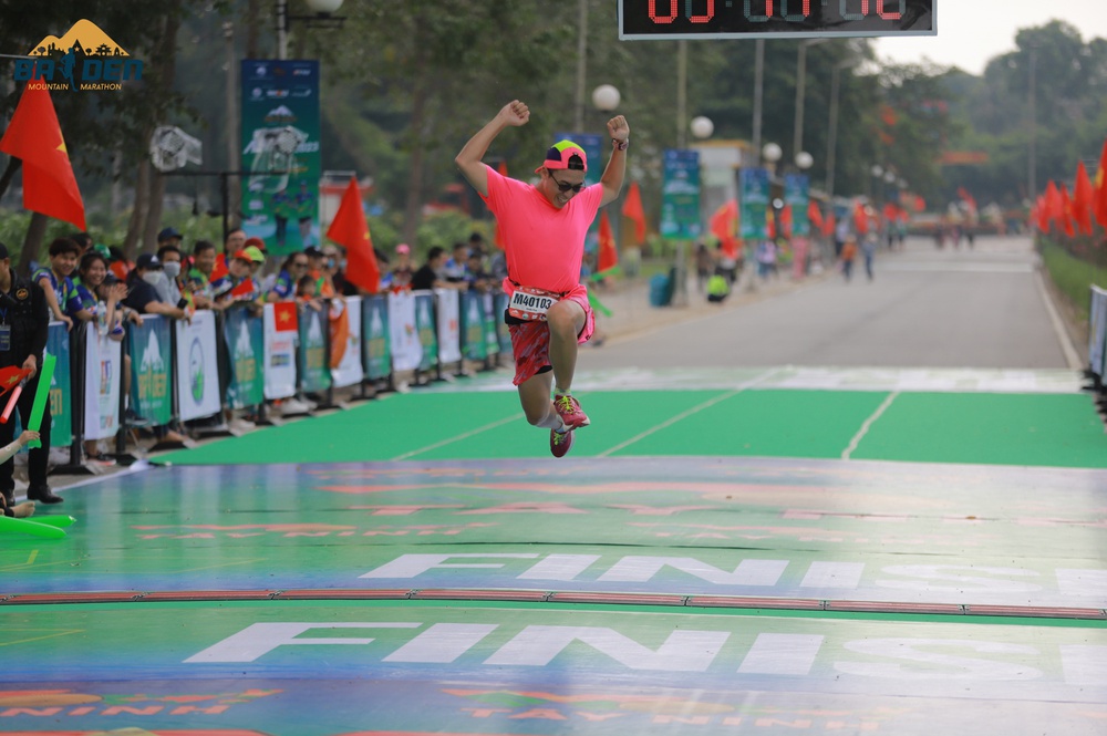 Ngắm các runner nhí đáng yêu trên đường chạy Baden Mountain Marathon 2023 - Ảnh 7.