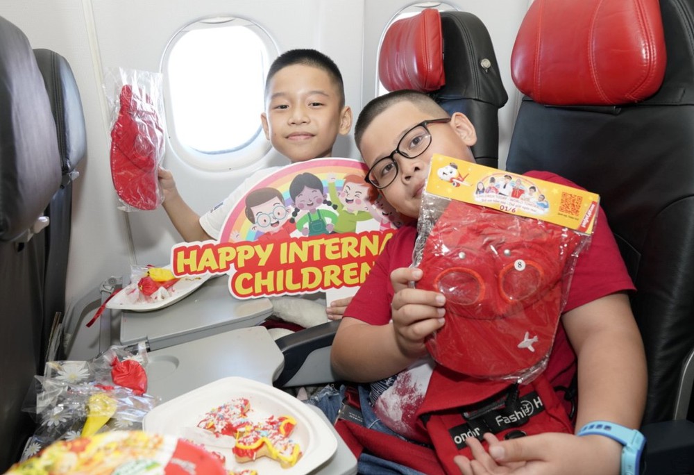 Vui liên hoan thiếu nhi thế giới trên độ cao 10.000 mét cùng Vietjet - Ảnh 6.